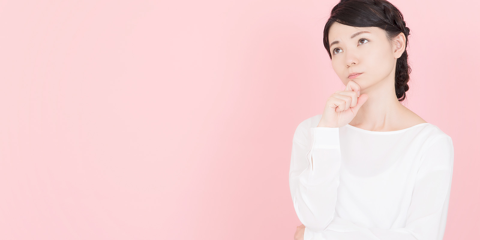 悩む女性